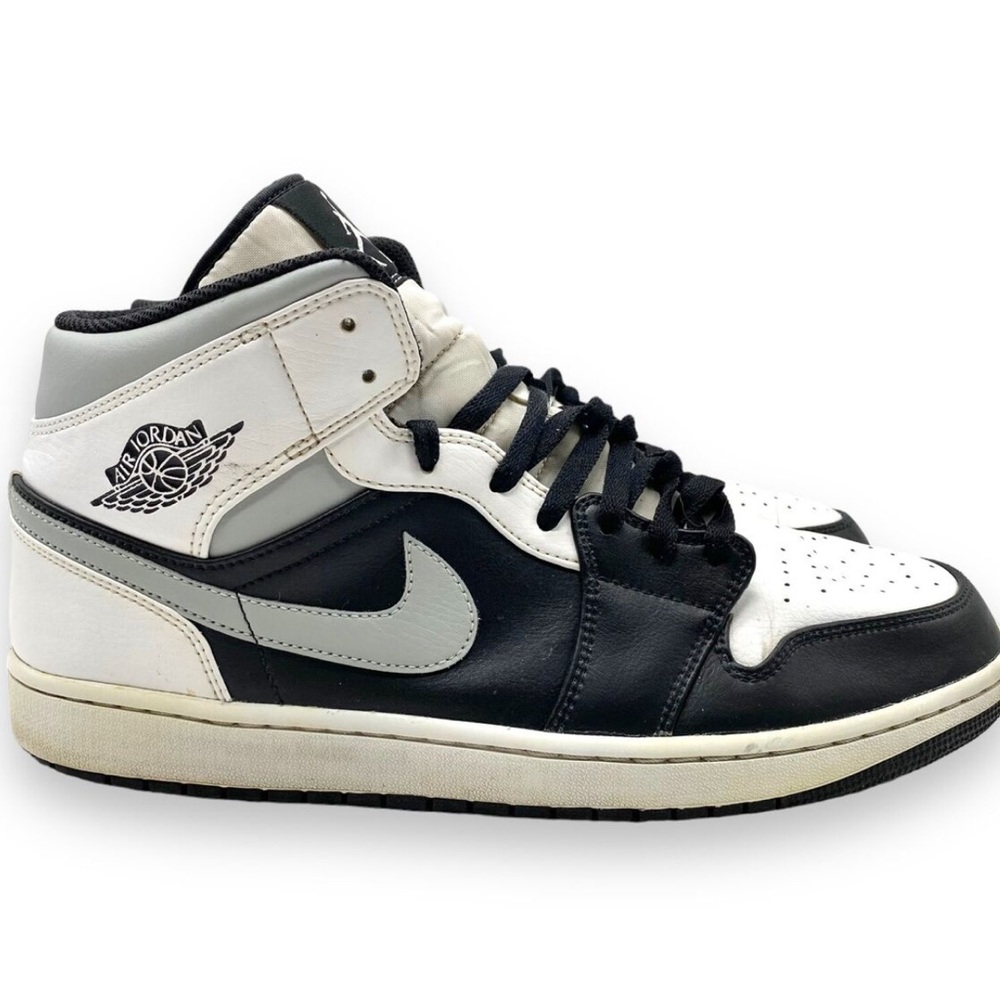 Jordan mid 1 Basketball shoes size 2.5y